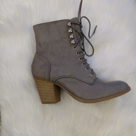 Casual Ankle Bootie - Picture 3 of 5